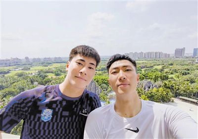 大多数国内观众首次接触毒液是在《蜘蛛侠3》，当时大家都称他为黑蜘蛛，因为酷黑的战服和完全牵制蜘蛛侠的战斗力，一出场便被所有人记住